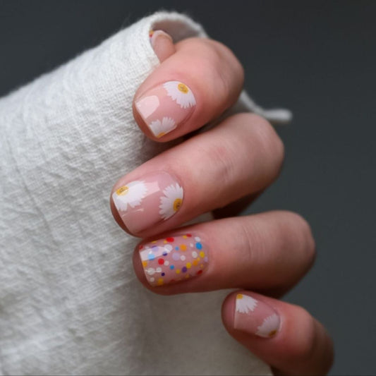 DAISY CONFETTI | UÑAS DE GEL